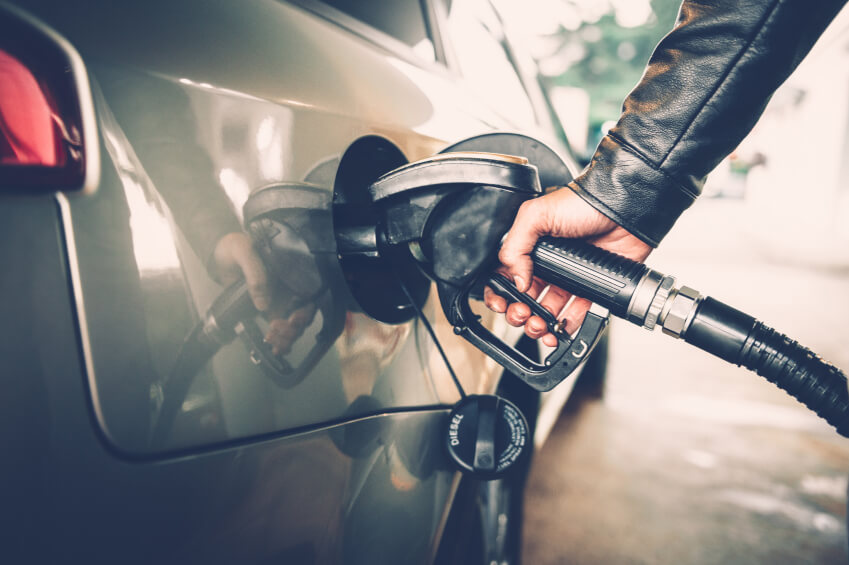 Como economizar gasolina quando ela está acabando?